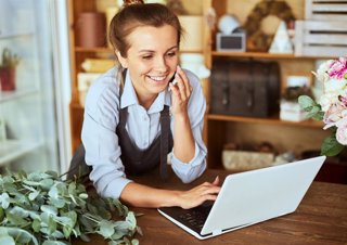 Archivo - Trabajadora autónoma