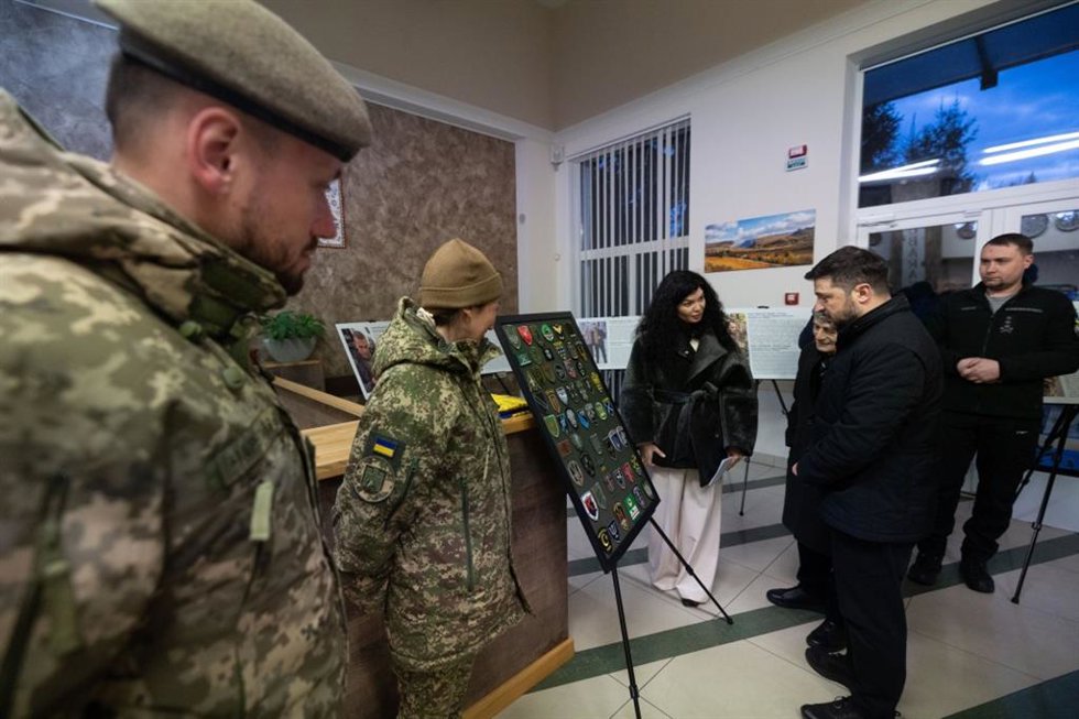 El presidente Volodimir Zelenski visita en Kiev a militares musulmanes ucranianos