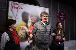 El candidato del PSOE a la Presidencia de la Junta, Carlos Martínez, durante un mitin en Sahagún (León)