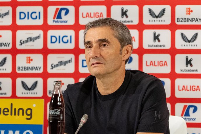 Archivo - September 23, 2025, Bilbao, Vasc Country, Spain: Athletic de Bilbaoâ€s head coach, Ernesto Valverde during the press conference after La Liga game between Athletic  de Bilbao and Girona at San MamĂs, Bilbao, Spain.
