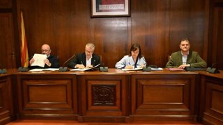 Momento de la firma de los convenios