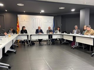 El conseller de Unión Europea y Acción Exterior, Jaume Duch, en una reunión con organizaciones y entidades de cooperación catalanas