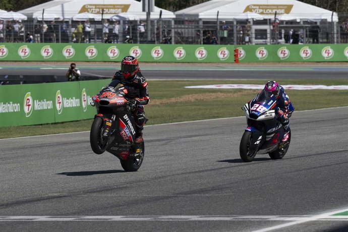 Manu González e Izan Guevara en el Gran Premio de Tailandia