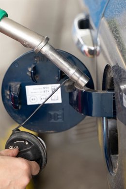 Repostaje en una gasolinera