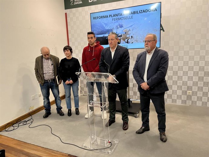 El presidente de la Diputación de Zamora y los alcaldes de los municipios afectados.