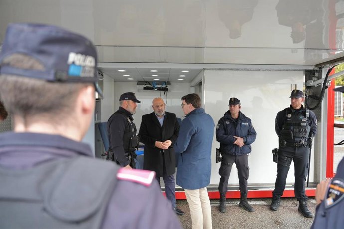 El alcalde de Palma, Jaime Martínez, en la antigua prisión.