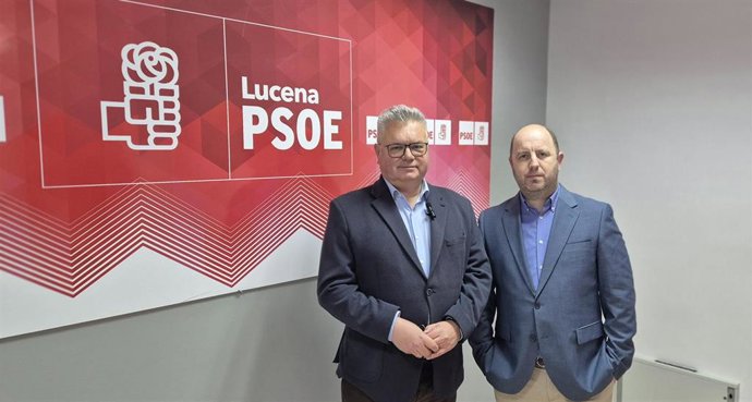 El portavoz del PSOE en la Diputación de Córdoba, Esteban Morales (izda.), y el secretario general del PSOE de Lucena, Jacob Lorezo.