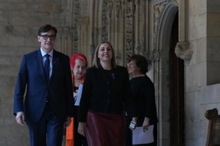 Archivo - Arxivo - El president de la Generalitat, Salvador Illa, i la consellera Eva Menor per l'acte institucional del 8M aquest divendres a Barcelona