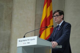 Archivo - El presidente de la Generalitat, Salvador Illa, en el acto por el 8M este viernes