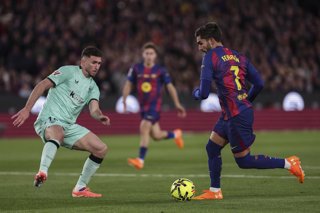 Archivo - Ferran Torres y Aymeric Laporte en el Barça-Athletic del Spotify Camp Nou en la primera vuelta de LaLiga EA Sports 2025/26