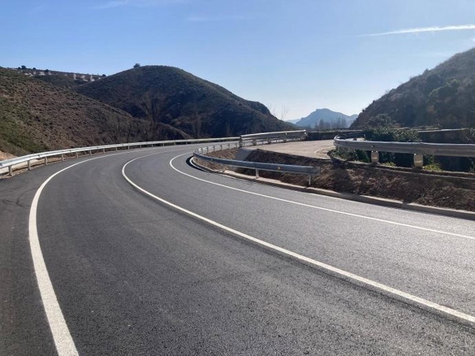Obras de mejora puntual del trazado en la carretera LR-385 en Grávalos