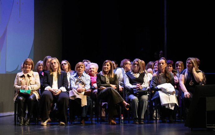 El acto del Día de la Mujer del Gobierno de Cantabria congrega a 1.200 personas