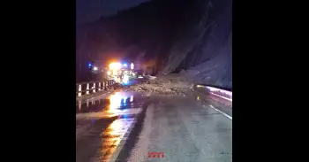 Un conductor herido grave por un desprendimiento en la N-260 en Sant Joan de les Abadesses (Girona)