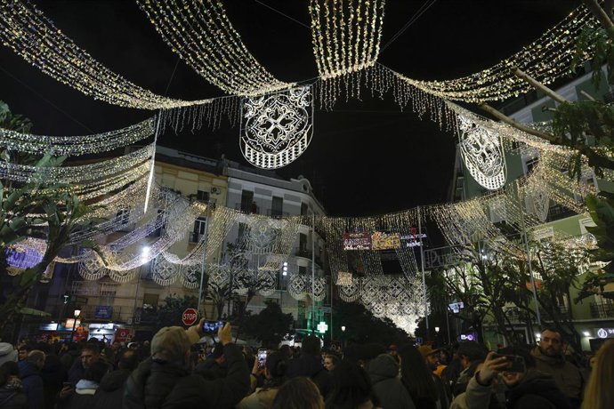 Imagen del encendido de luces en Fallas