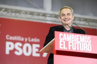 El expresidente del Gobierno José Luis Rodríguez Zapatero, interviene durante un acto público, en el Pabellón Luis Vives, a 6 de marzo de 2026, en León, Castilla y León (España)