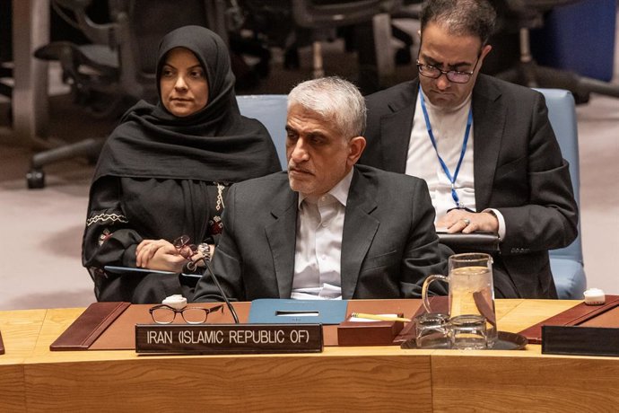 Archivo - Arquivo - 28 de outubro de 2024, Nova York, Nova York, Estados Unidos: Amir Saeed Iravani, do Irã, participa da reunião de emergência do Conselho de Segurança sobre os ataques aéreos israelenses contra o Irã, solicitada pela Rússia, Argélia e Ch