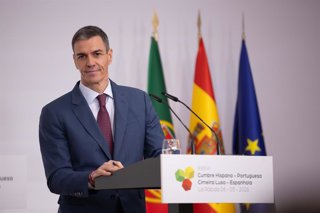 Comparecencia ante los medios del presidente del Gobierno, Pedro Sánchez, tras presidir junto a su homólogo portugués, Luis Montenegro, la ceremonia de firma de acuerdos de la XXXVI Cumbre hispano-portuguesa, en el Aula Magna de la Universidad Internacion