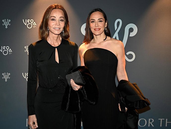 Isabel Preysler y Tamara Falcó en la inauguración del club 'Vega', propiedad de Íñigo Onieva. Europa Press.