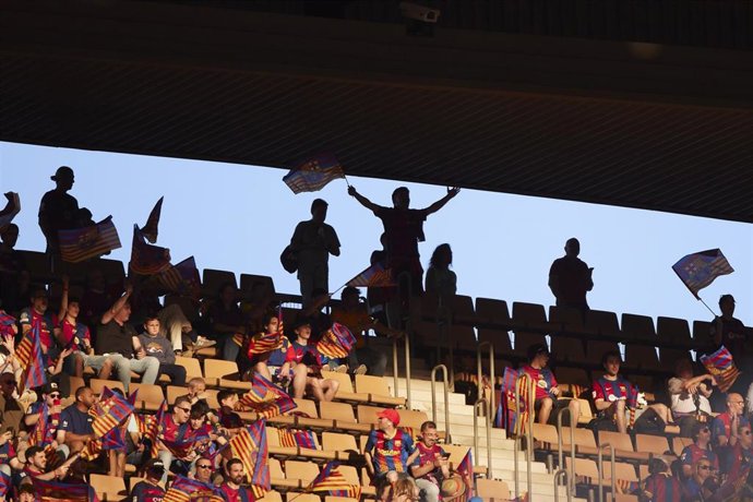 Archivo - Aficionados en la final de la Copa del Rey de fútbol disputada en el Estadio de La Cartuja de Sevilla el 26 de abril de 2025. (Foto de archivo).