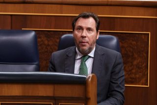 El ministro de Transportes y Movilidad Sostenible, Óscar Puente, durante una sesión plenaria en el Congreso de los Diputados, a 17 de febrero de 2026, en Madrid (España).