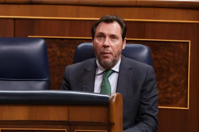 El ministro de Transportes y Movilidad Sostenible, Óscar Puente, en el Congreso de los Diputados, a 17 de febrero de 2026, en Madrid (España).