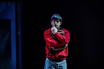 Javi Morán en una escena de 'Invisible' | Foto: Ilde Sandrín