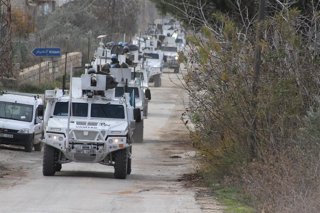 Archivo - Imagen de archivo de un convoy de la FINUL en Líbano 