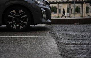 Reaslfaltado de la calle Enramadilla en Sevilla