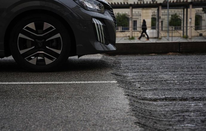 Reaslfaltado de la calle Enramadilla en Sevilla