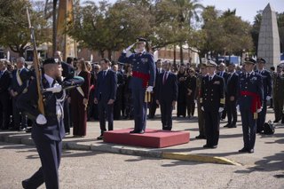 Imagen de archivo del rey Felipe VI durante los actos conmemorativos del centenario del vuelo 'Plus Ultra'. 
