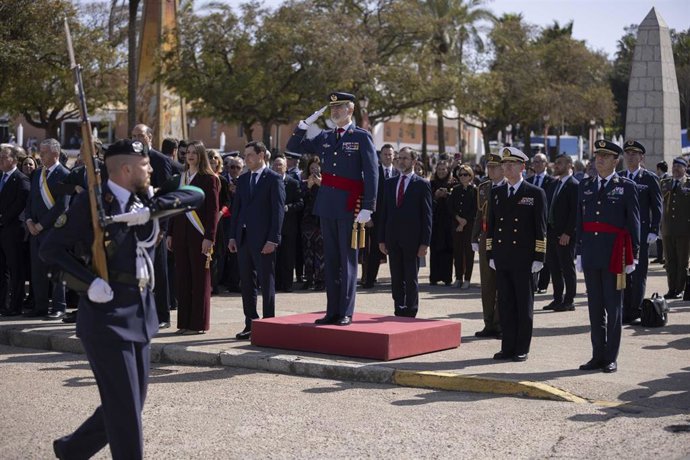 Imagen de archivo del rey Felipe VI durante los actos conmemorativos del centenario del vuelo 'Plus Ultra'. 