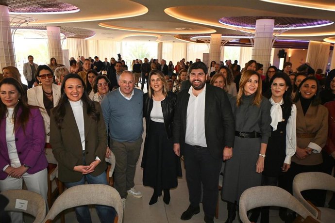 El presidente del PPRM, Fernando López Miras, junto al secretario general del PP, Miguel Tellado, y la alcaldesa de Cartagena, Noelia Arroyo, en el Acto por el #Díainternacionaldelamujer