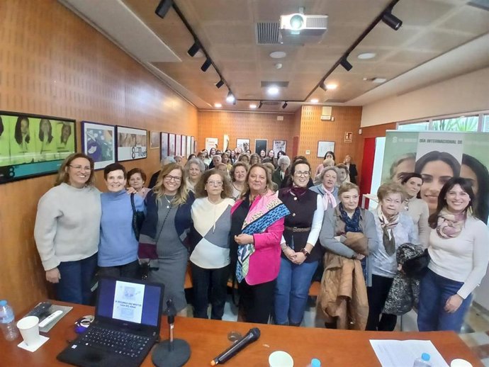 Puesta en marcha de la campaña 'Las mujeres que llevas dentro' en Jaén.