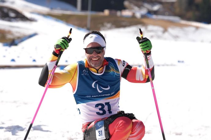 El español Higinio Rivero durante la prueba de Sprint del Biatlón de los Juegos Paralímpicos de Invierno de Milán y Cortina d'Ampezzo