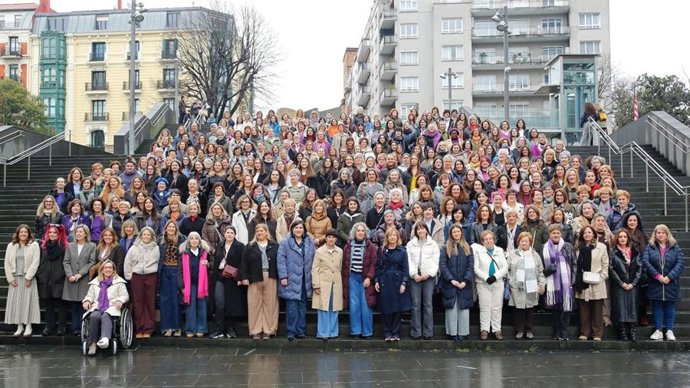 Mujeres del PNV en un acto multitudinario celebrado en Bilbao un día antes del 8M