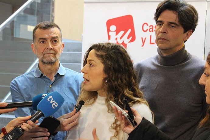 La coordinadora de Movimiento Sumar, Lara Hernández, antes de participar en un acto electoral en Valladolid.