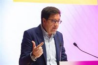 Óscar López tacha a Ayuso de "presidenta machista" y la acusa de liderar una "guerra cultural contra el feminismo"