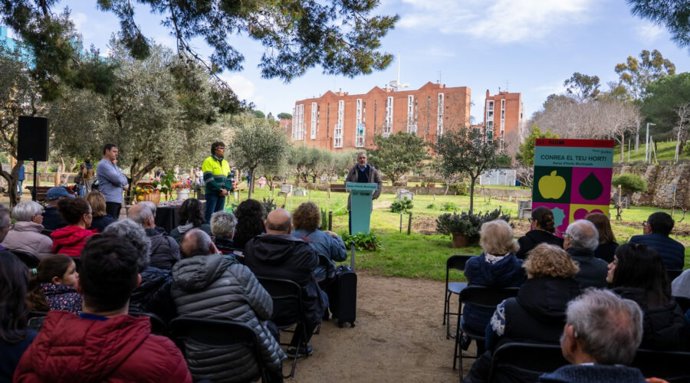 El alcalde de Barcelona, Jaume Collboni, en el acto de entrega de llaves de los huertos urbanos