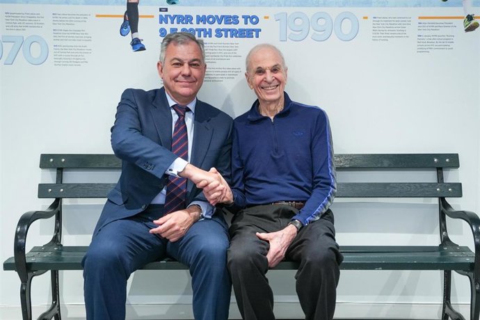 El alcalde de Sevilla, José Luis Sanz, con el fundador de la maratón de Nueva York, George Hirsch