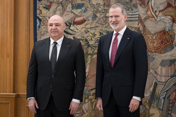 Archivo - El Rey Felipe VI (d) recibe al presidente de la República Libanesa, Joseph Aoun (i), en el Palacio de La Zarzuela, a 2 de febrero de 2026, en Madrid (España). El presidente libanés efectúa una visita de Estado de dos días a España para abordar l