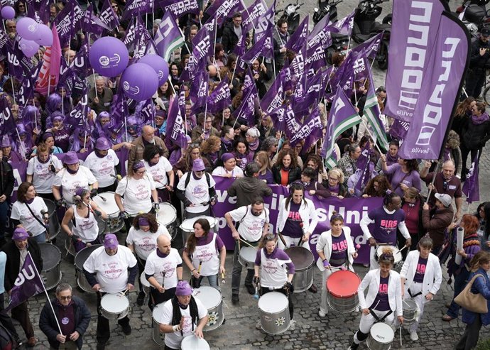 Archivo - Manifestantes durante las marchas con motivo del 8M. 07 de marzo de 2025, en Sevilla (Andalucía, España). Manifestaciones de UGT y CCOO Andalucía con motivo del 8M, Día Internacional de la Mujer.