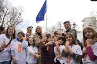La alcaldesa de Granada, Marifrán Carazo, en el acto cultural celebrado en la Fuente de las Batallas.