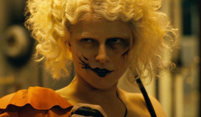 La salvaje escena post-créditos de ¡La novia!: ¿Qué le hacen a Lupino y qué significa su tatuaje?