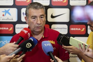 Archivo - Miguel Mendez, head coach of Spain, attends the media before traveling to play the women's Eurobasket at Melia Castilla on June 13, 2025, in Madrid, Spain.
