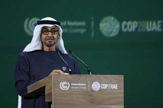 Archivo - El presidente de Emiratos, el jeque Mohamed bin Zayed al Nahyán