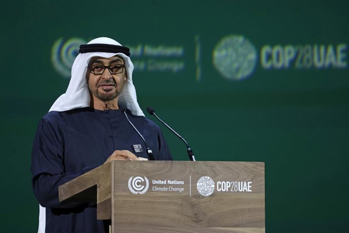 Archivo - Arquivo - 01 de dezembro de 2023, Emirados Árabes Unidos, Dubai: O presidente dos Emirados Árabes Unidos, Mohamed bin Zayed Al Nahyan, discursa durante a Conferência das Nações Unidas sobre Mudanças Climáticas (COP28). Foto: Chris Jackson/PA Wir