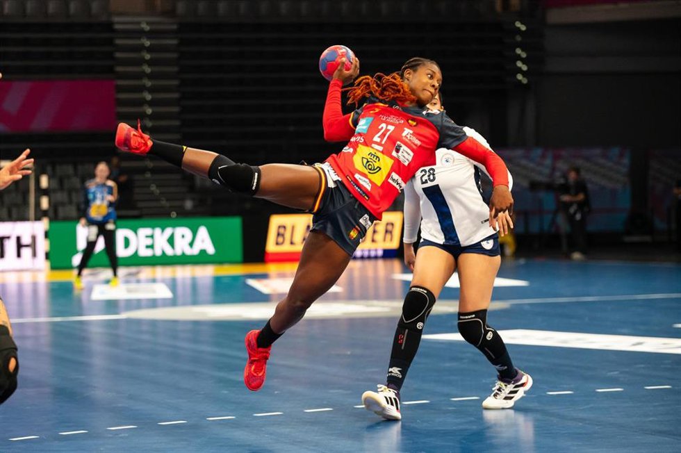Archivo - Danila So Delgado, en un partido con la selección española de balonmano.