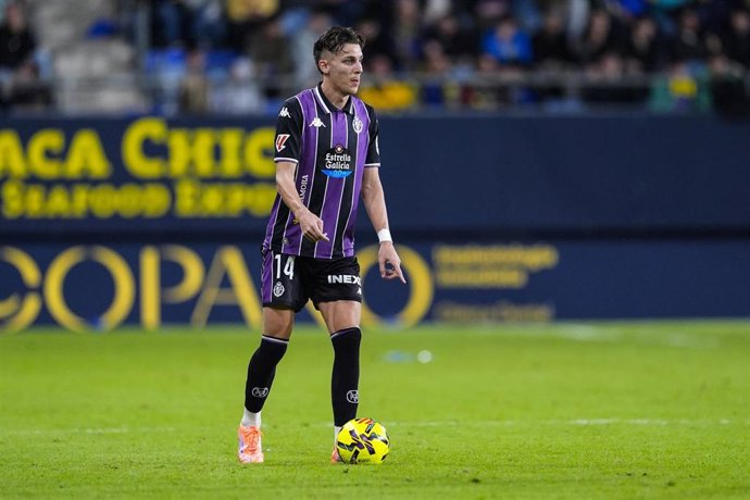 Archivo - Iván Alejo, en un partido con el Real Valladolid.