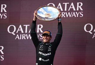 George Russell celebra su victoria en el Gran Premio de Australia