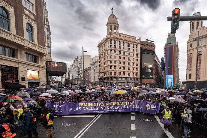 Archivo - Cientos de personas durante la manifestación convocada por la Comisión 8M por el Día de la Mujer.